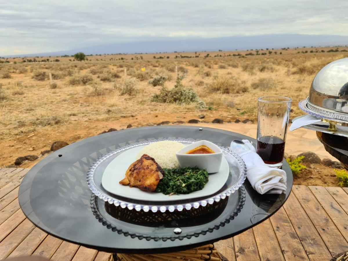 Luxury tent Little Amanya Camp