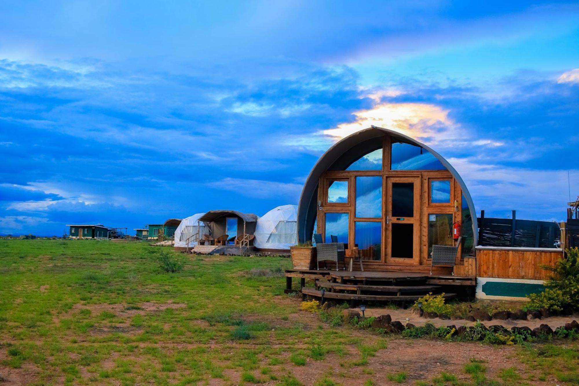 Luxury tent Little Amanya Camp